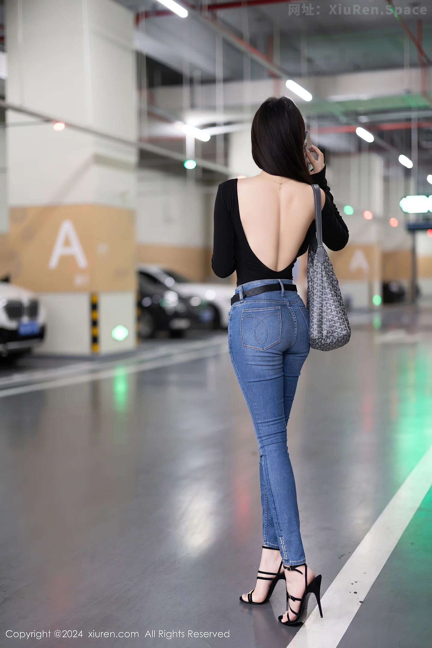 图片[2]-[XiuRen秀人网]VOL.8385 模特徐莉芝Booty黑色露背上衣+皮质连衣裙秀曼妙身姿诱惑写真92P-秀人网官方网站